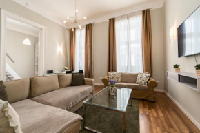 Spacious Apartment by Opera